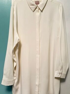 Chico's Cream Concealed-Placket Long Sleeve Dress tunic shirt.